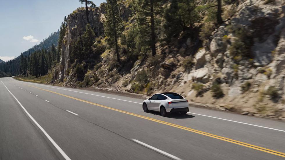 Πρεμιέρα για τα «σπαρτιάτικα» Tesla Model Y και Model 3 Standard